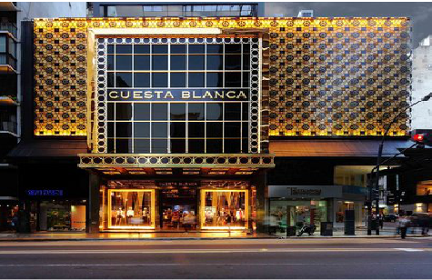 澜沧门头设计与商业空间的纽带。